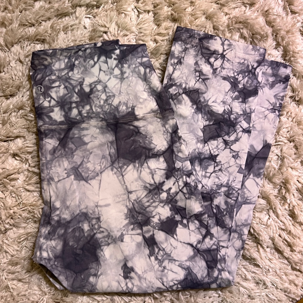 Lululemon Wunder Under Size 8 Crop Legging, Grey and White